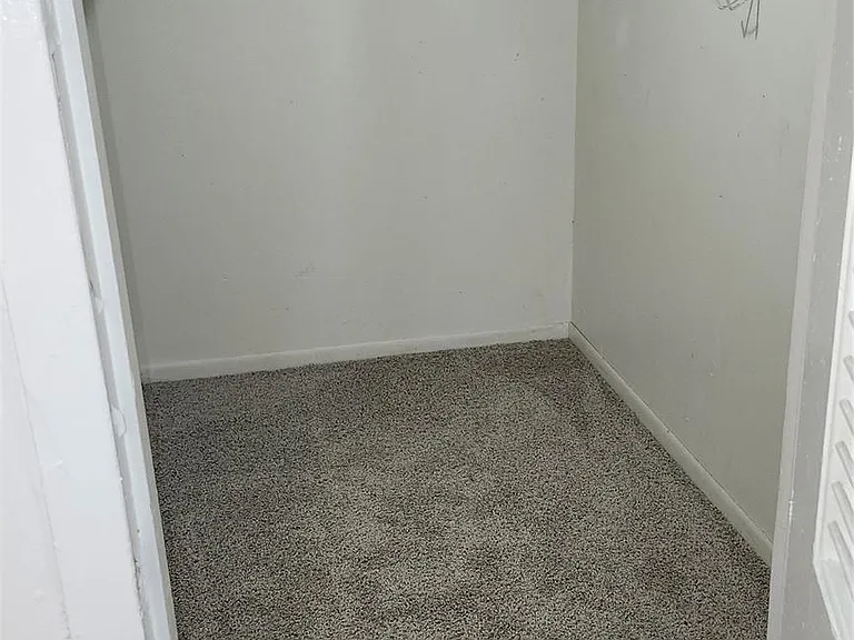 105 Avondale St #16 — Photo 6