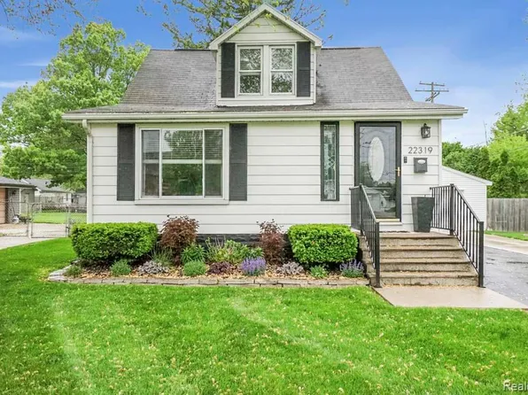 22319 Violet St, Saint Clair Shores, MI 48082