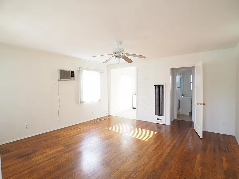 242 E California Blvd #D — Photo 5
