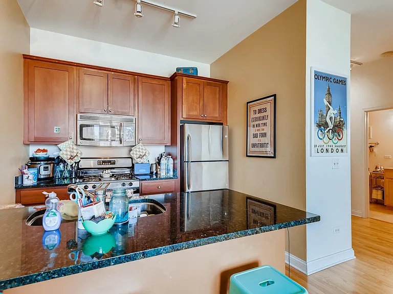 2025 S Indiana Ave #302 — Photo 5
