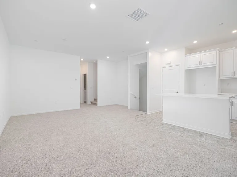 1749 Laurelwood Way — Photo 6
