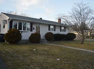 9 Hoyt St, Warwick, RI 02886