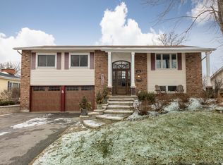 960 Sycamore Ct, Hoffman Estates, IL 60192