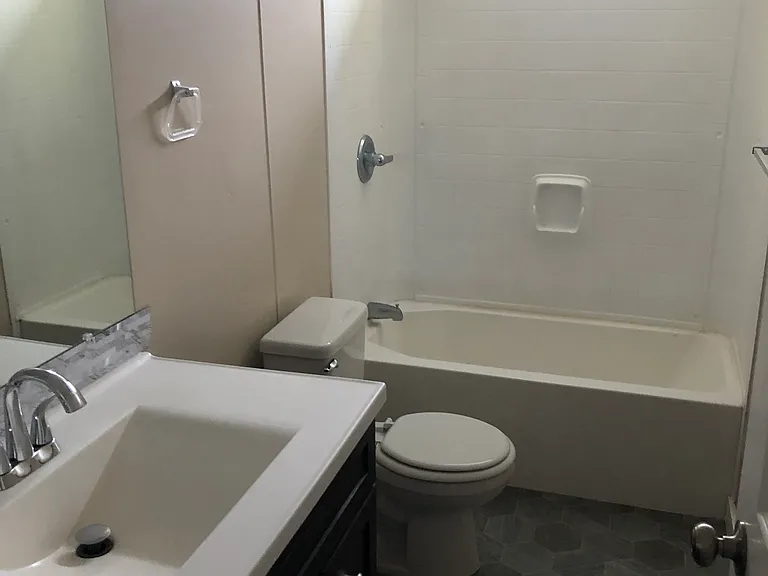 4727 Owens Rd NE #4 — Photo 4