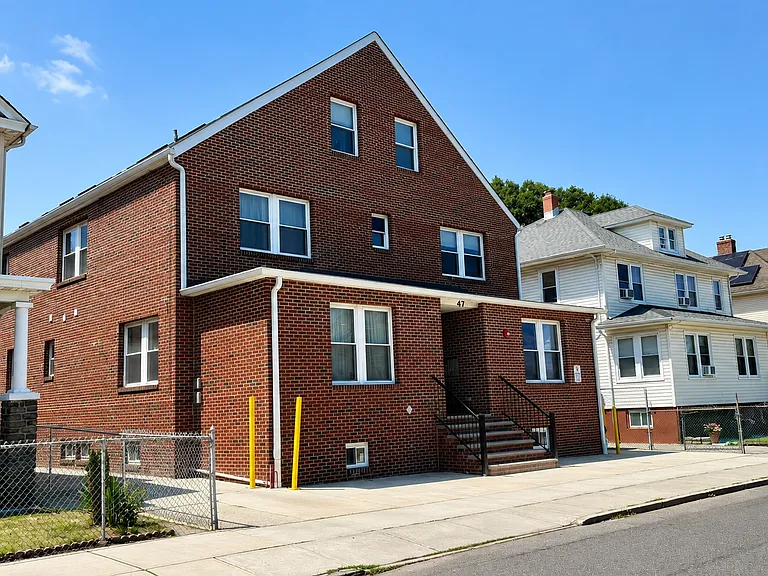 47 Campbell Ave #2R — Photo 10