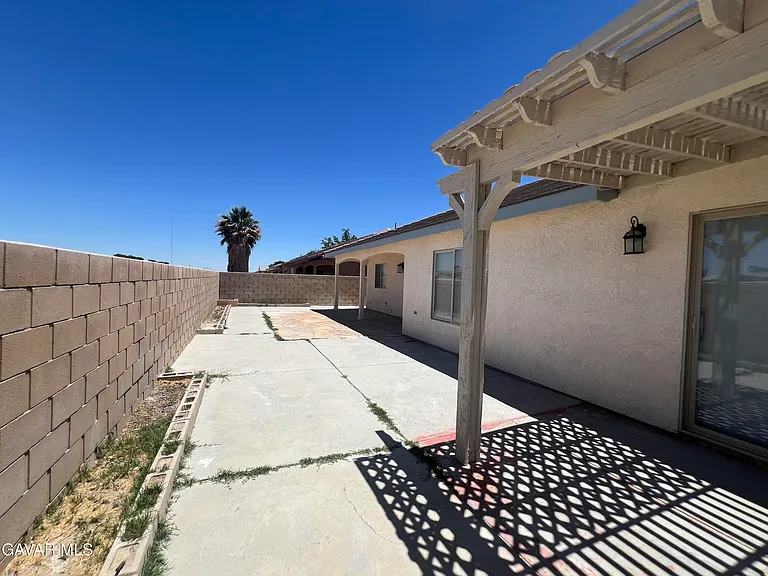 1943 Pengilley Ave — Photo 18