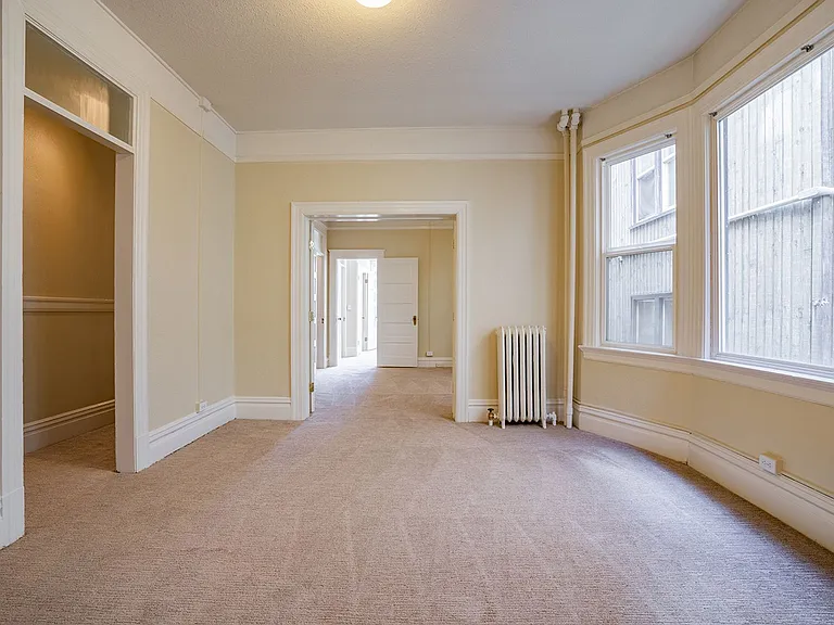 Alexander Apartments — Photo 5