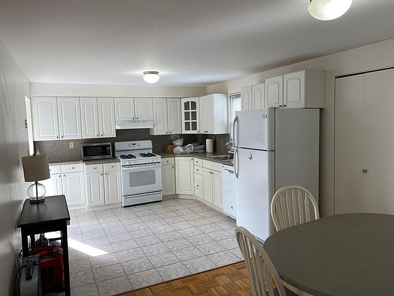 2nd image of 27 Lawrence Ave Floor 2