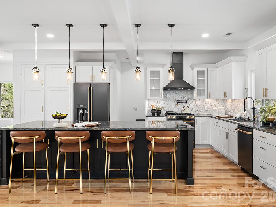 2nd image of 74 Jeranna Rd