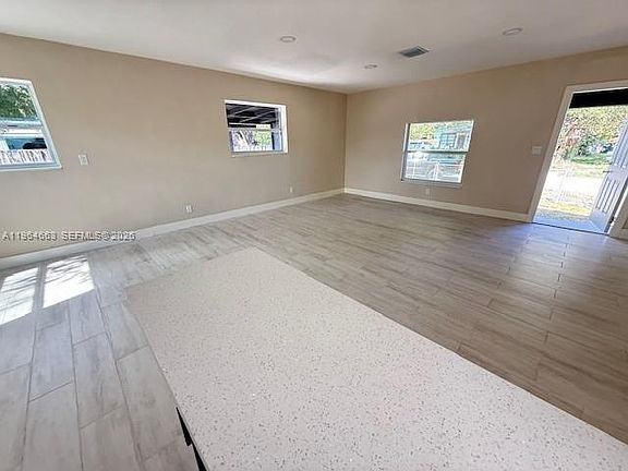 5th image of 4600 SW 33rd Dr