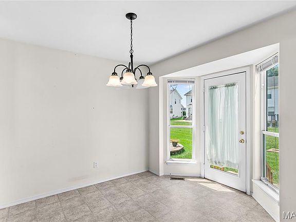 2nd image of 15 W Homefield Point Ct