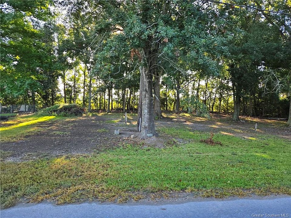 2nd image of 949 Williams Rd