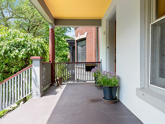 3rd image of 1502 W Sunnyside Ave