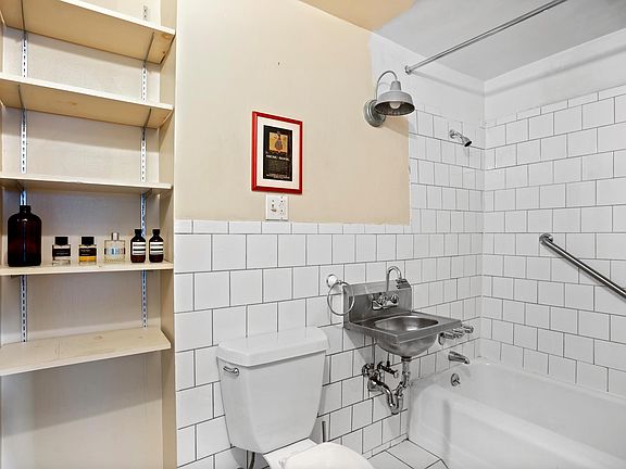 5th image of 401 E 74th St APT 14H