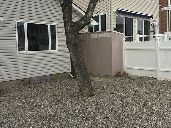 Outdoor shower+storage shed