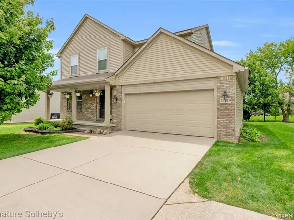 24219 Martindale Rd, South Lyon, MI 48178