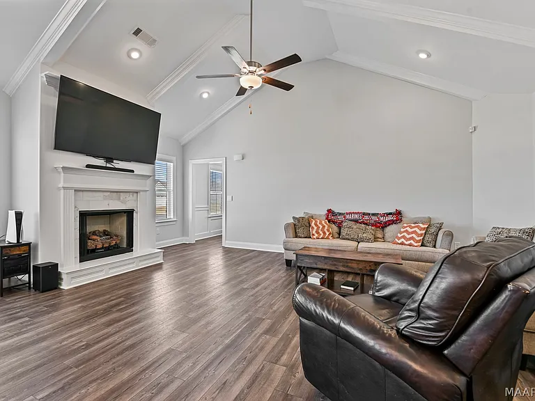 761 Harbin Dr — Photo 6
