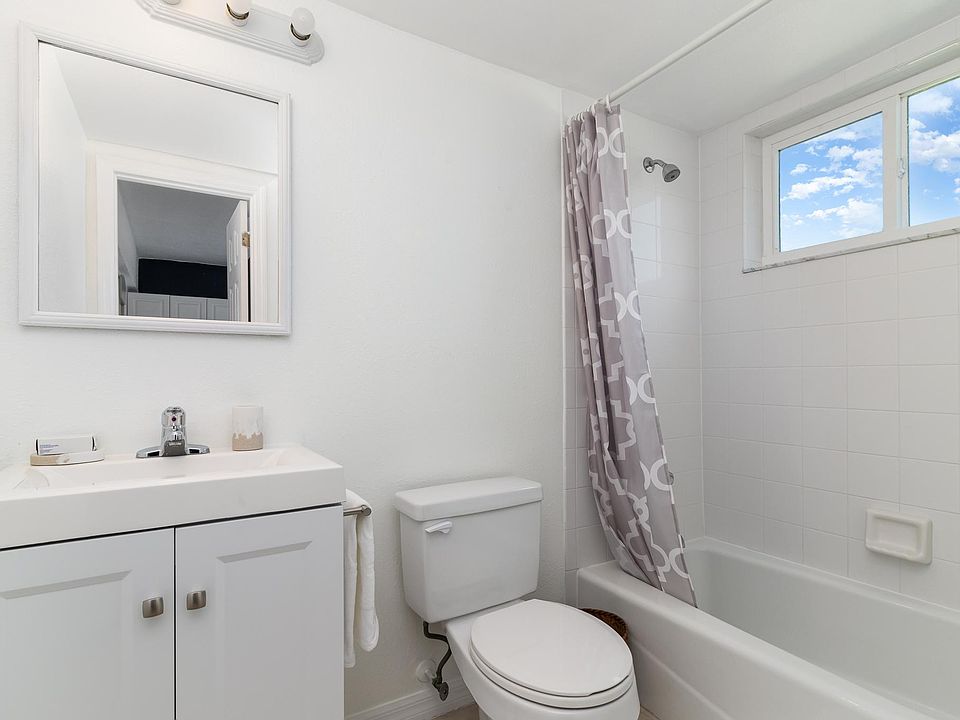 1st image of 211 Circle Dr APT 5A