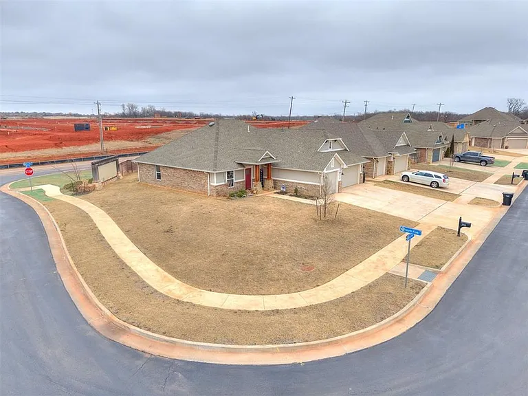 2701 SE 20th Cir — Photo 3