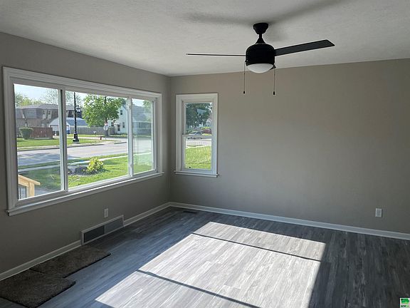 4th image of 3015 Dakota Ave