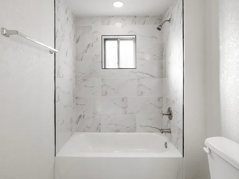 607 W Wisconsin Ave — Photo 11