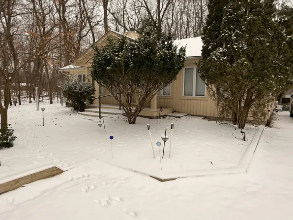 406 Oakland Dr, Michiana Shores, IN 46360