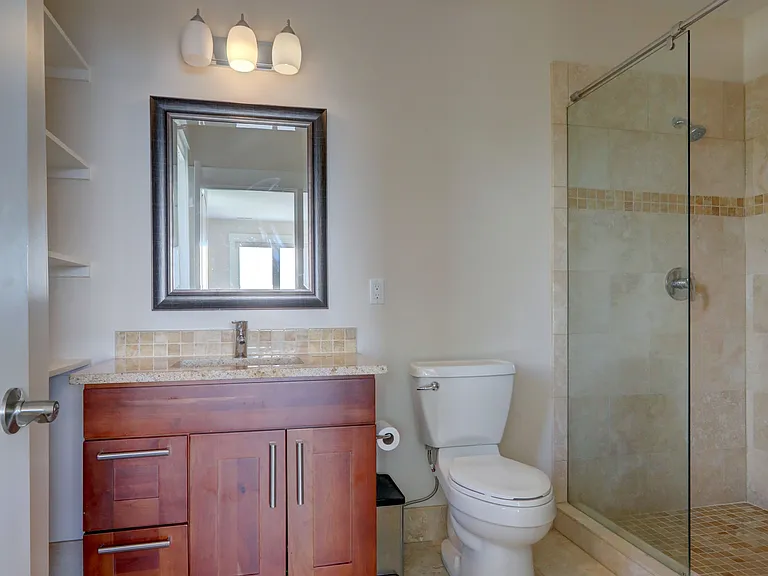 9426 Lake Washington Blvd NE — Photo 30