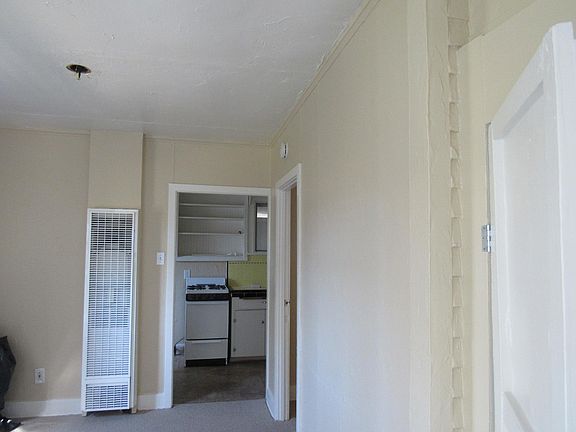 2nd image of 2858 Broadway