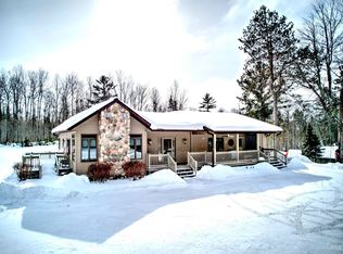 8030 Bayview Ln, Republic, MI 49879