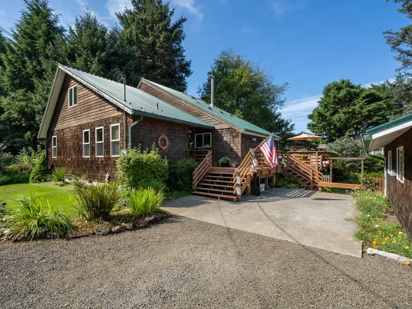 5520 6th St NW, Tillamook, OR 97141