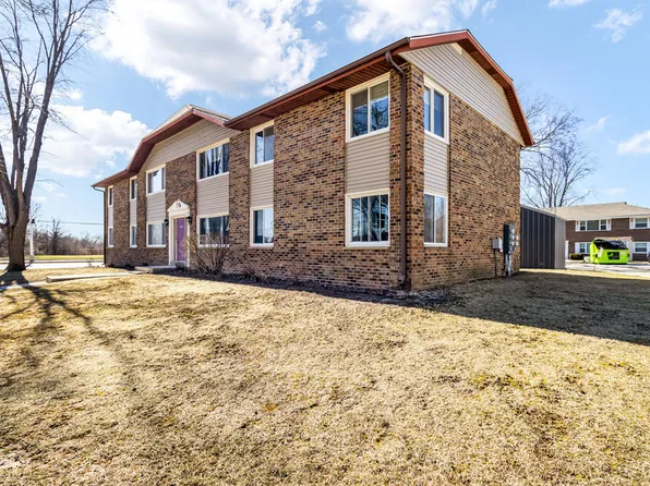 1344 Camden Way APT B, Waukesha, WI 53186