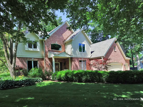 1108 Vineyard Dr, Gurnee, IL 60031