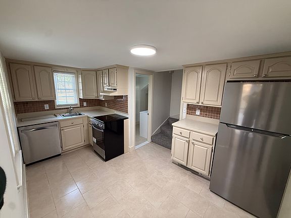 2nd image of 4177 Post Rd APT 4