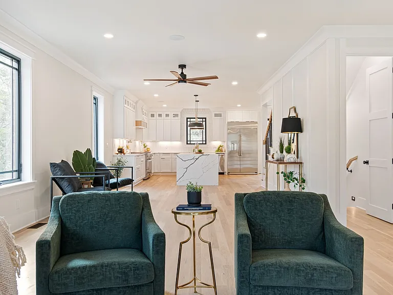 1240 Kenmore Pl — Photo 10