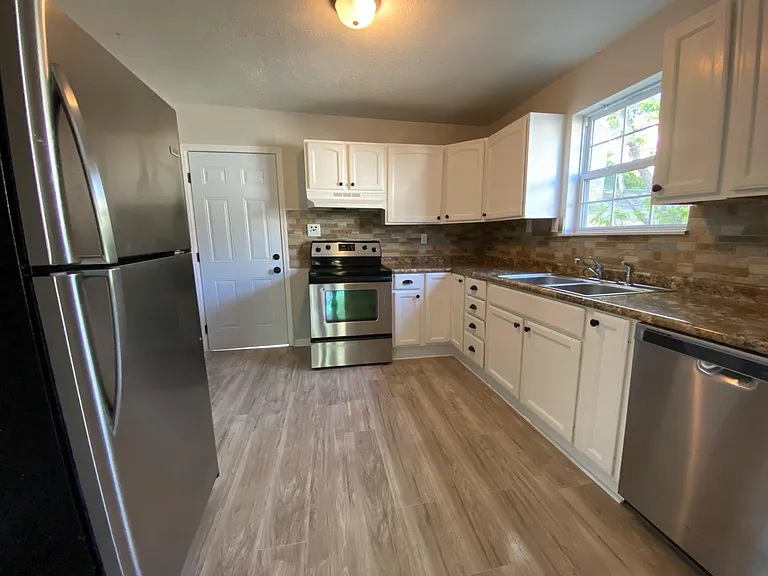 1305 Moses Ave — Photo 20