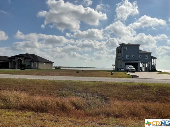 2 Blue Heron Dr N, Pt Lavaca, TX 77979