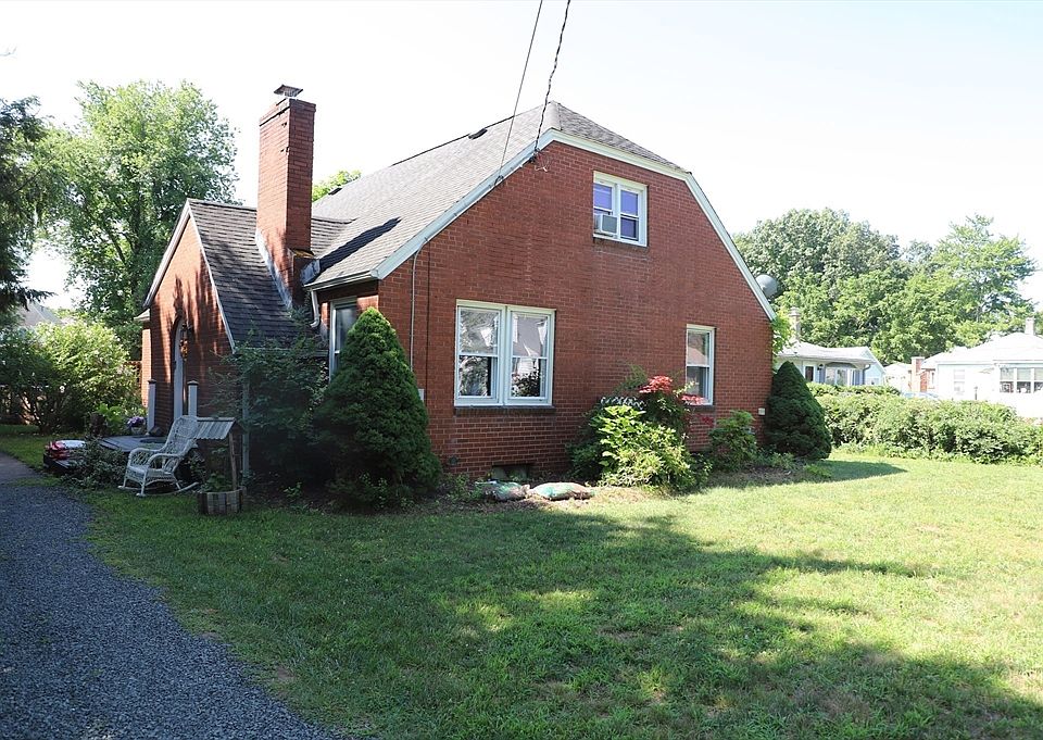 1st image of 749 Mill St