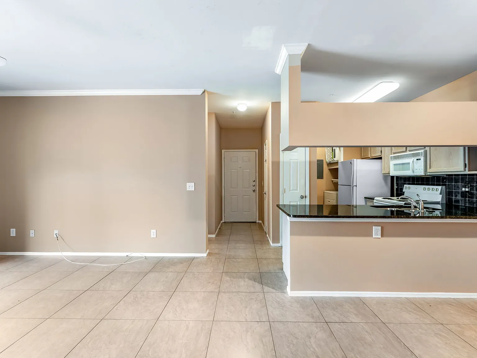 2 bed, 991 sqft, $1,800 — Photo 2