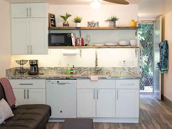 3rd image of 75-5776 Kuakini Hwy APT 131
