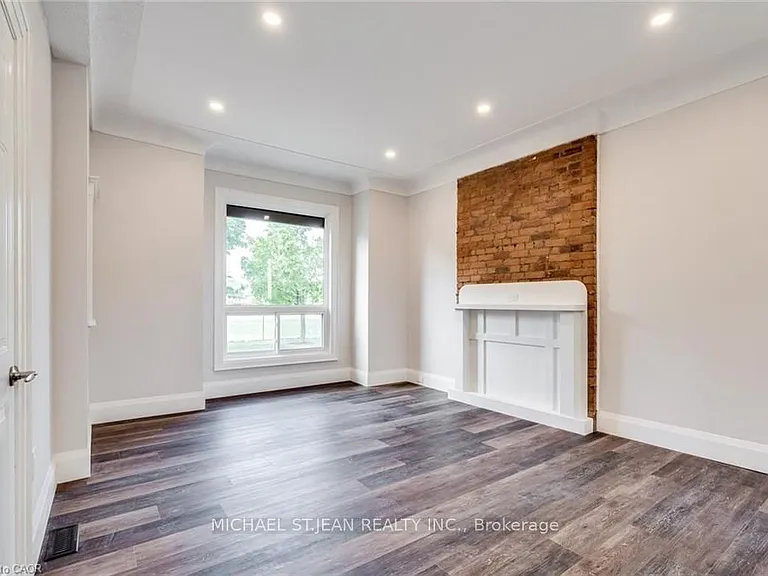 276 Sanford Ave N #1 — Photo 2