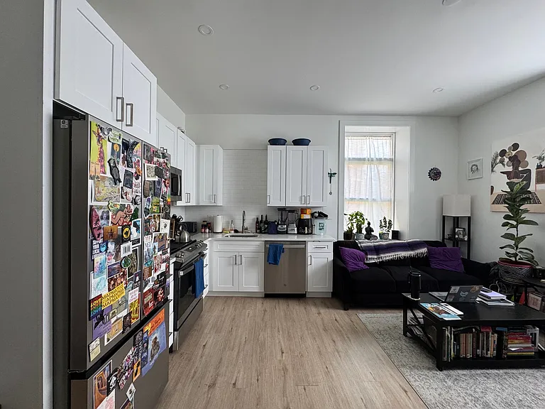 231 W Johnson Street — Photo 9