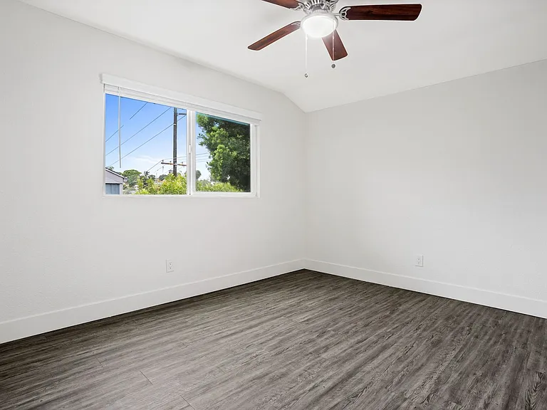 FH - Hilltop Apartments — Photo 23