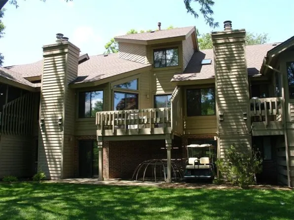 907 Duck Pond Rd, Fontana, WI 53125