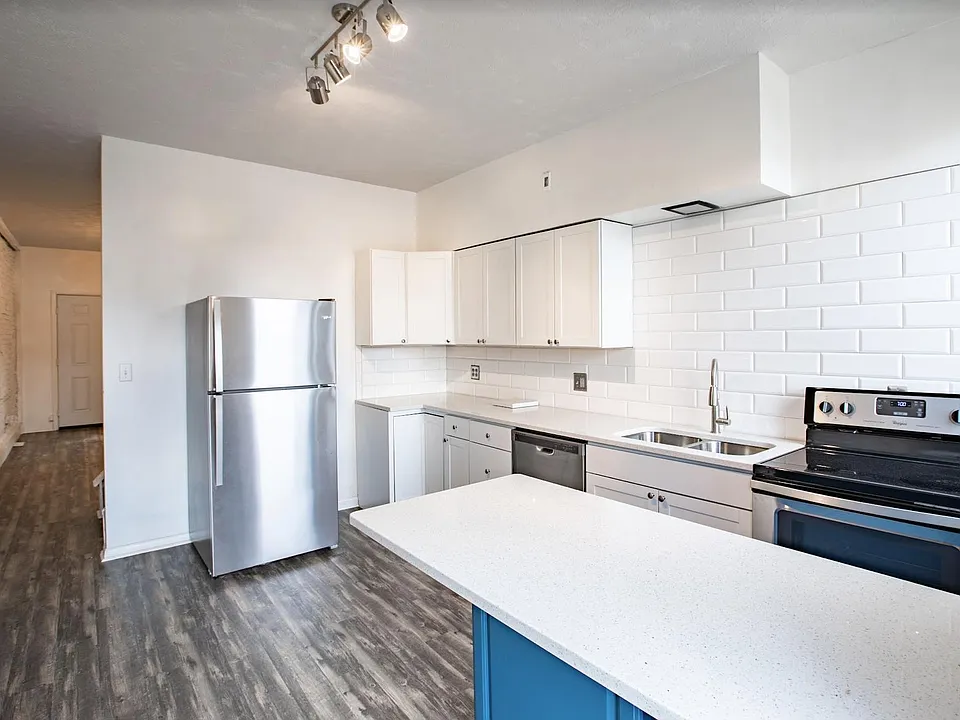 415 E Carson St