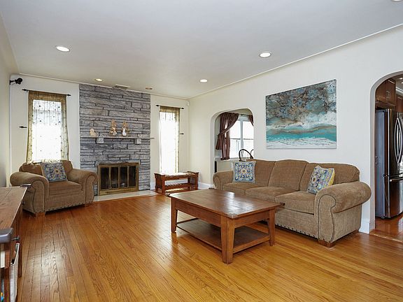2nd image of 272 Plainfield Ave