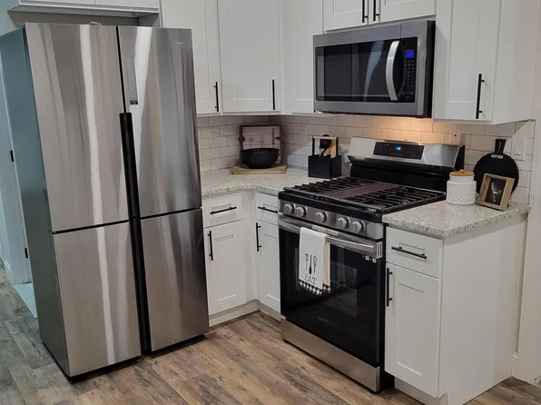 11 University Dr, Pennsville, NJ 08070