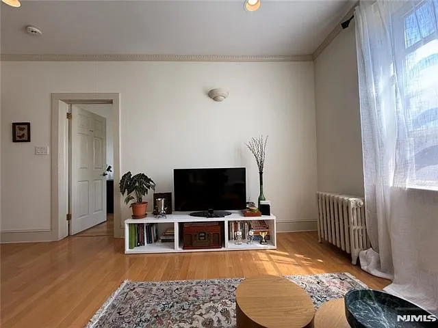 215 Orient Way — Photo 6