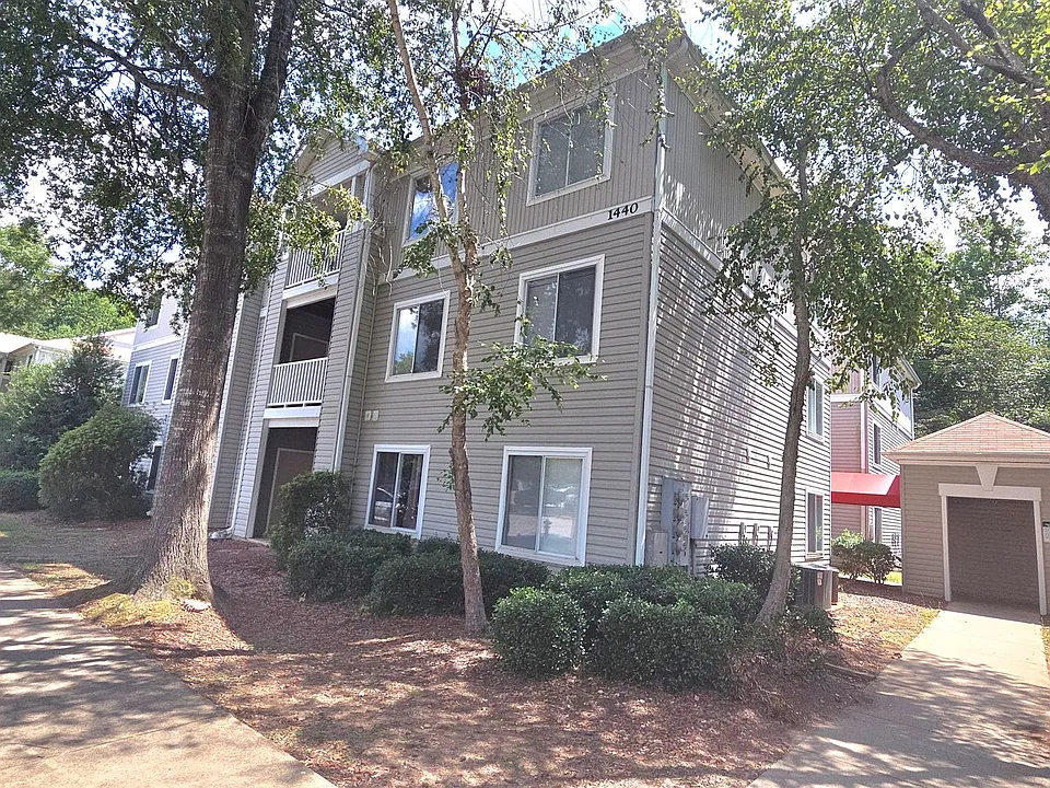 1440-204 Collegiate Cir