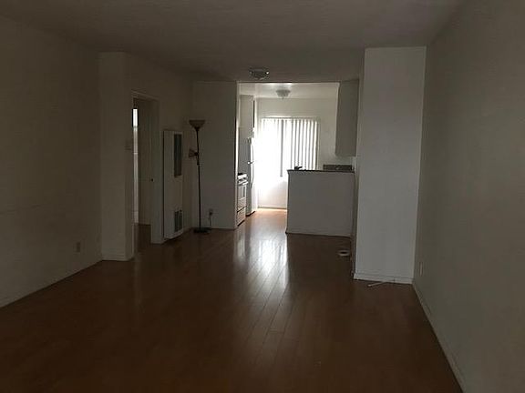3rd image of 838 S Gramercy Pl