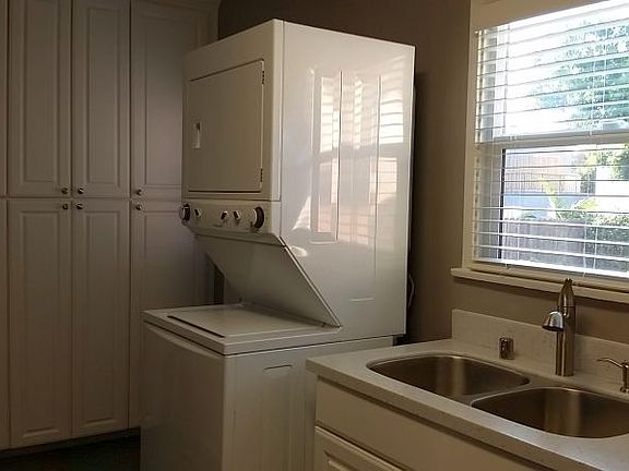 3rd image of 1039 Pacific St #B